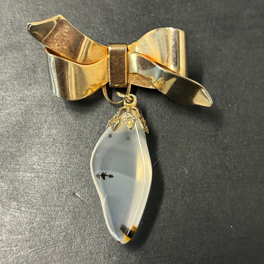 Vintage Gold Toned Metal Bow‎ with Agate Drop Unmarked